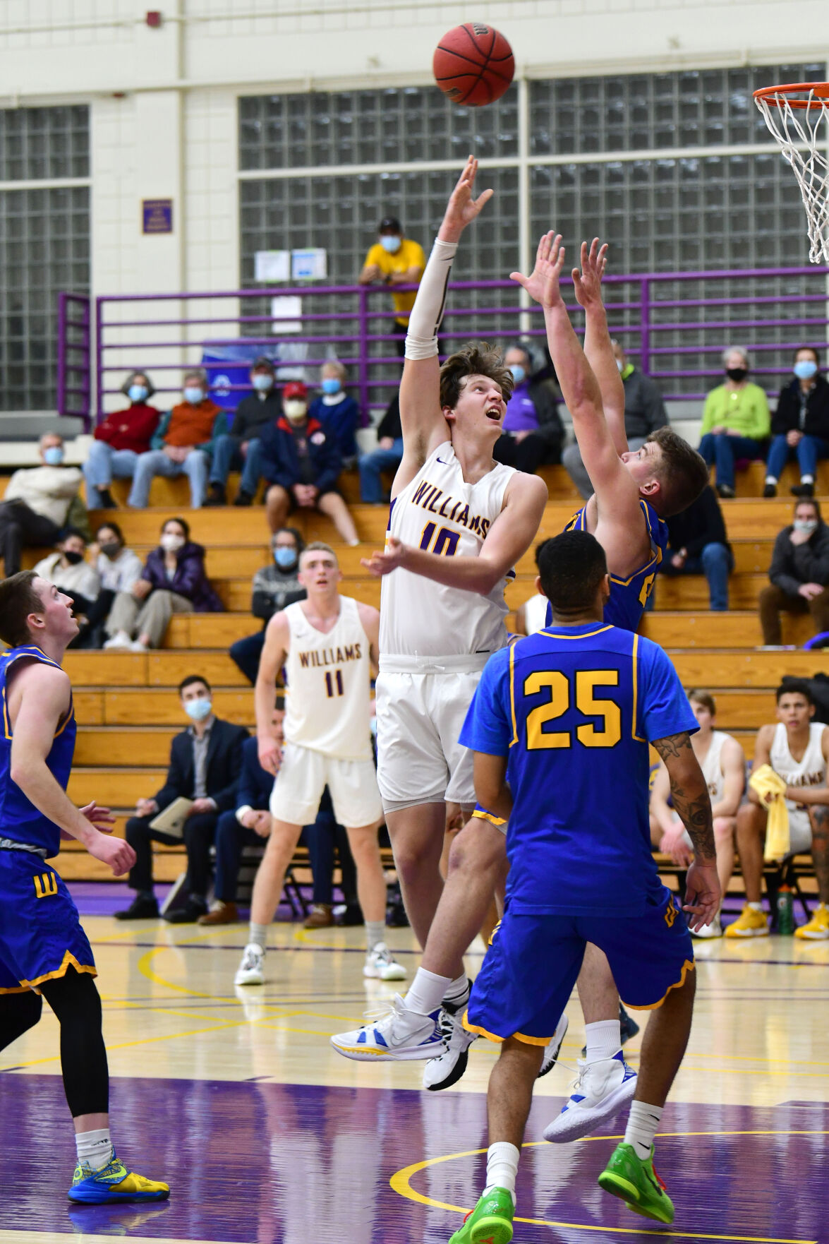 Karren goes for the basket